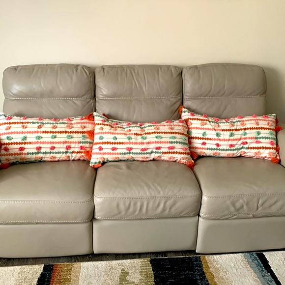 These beautiful Pier 1 sofa pillows will light up any room with the right decor